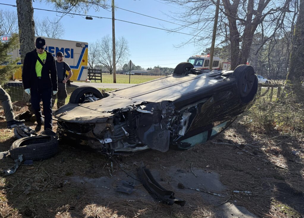 تصادف وحشتناک تسلا / خودروی خودران واژگون شد