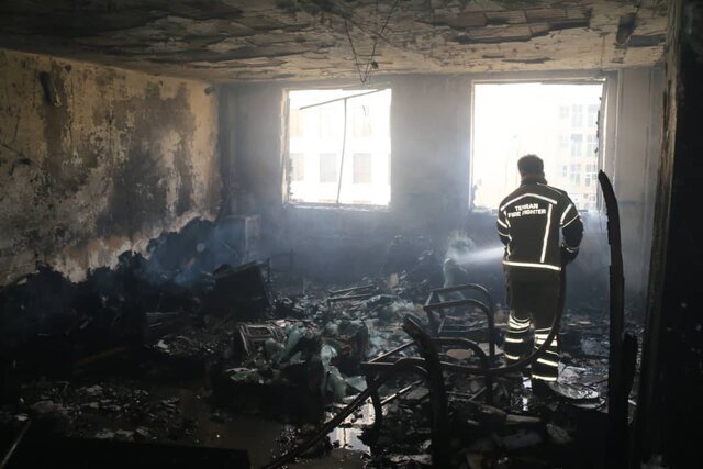 حریق در دفتر اسناد خیابان ستارخان/ عکس