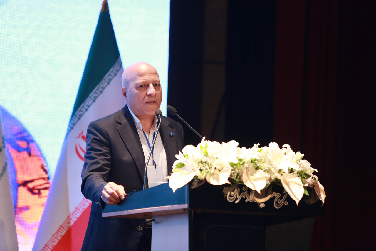 اهدا جایزه برترین پیمانکار EPC سال ۱۴۰۳ توسط رئیسجمهور به شرکت کرچنر سولار گروپ ایرانیان