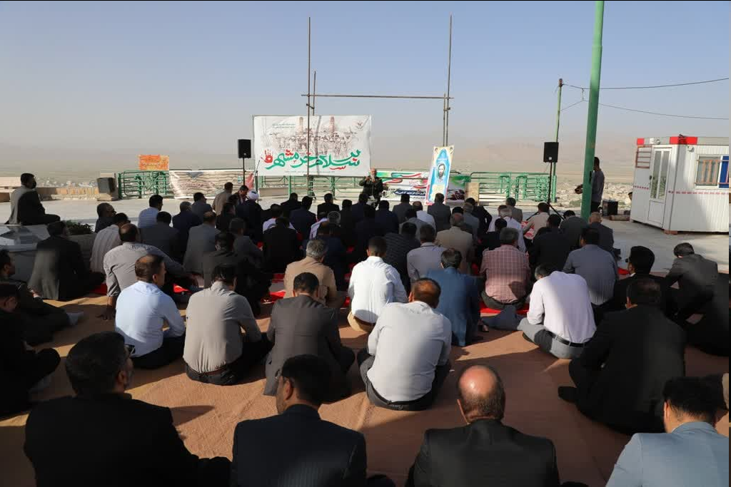 تجدید میثاق کارمندان بسیجی با آرمانهای شهدا در شهرکرد