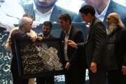 اهدای نشان جهان آرا در اختتامیه جشنواره تئاتر فتح خرمشهر