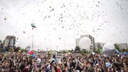 ببینید | «پسرم سرطان رو شکست داده»؛ یک توییت ساده، یک شهر را به خیابان کشاند
