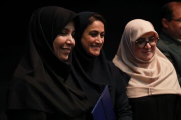 روابط عمومی شرکت شهرک‌های صنعتی استان سمنان مدیر برتر روابط عمومی دستگاه‌های زیرمجموعه وزارت صمت شد