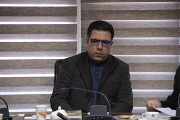 عباس امانت با کامشاد تماس گرفت و خواهش کرد، «قبله عالم» را ترجمه کند