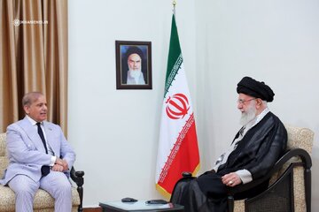 نخست وزیر پاکستان با رهبر انقلاب دیدار کرد+تصویر