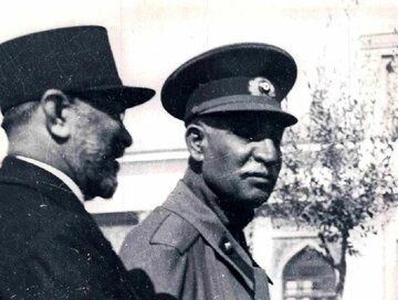 عکس/ رضاخان در حال نگهبانی از خانه فرمانفرما؛ دهه ۱۲۸۰