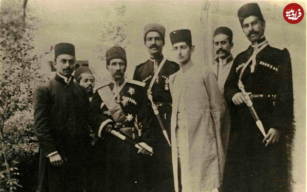 عکس/ رضاخان در حال نگهبانی از خانه فرمانفرما؛ دهه ۱۲۸۰
