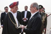 ببینید | مراسم استقبال رسمی سلطان عمان از رییس‌جمهور ایران