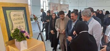 نمایشگاه ملی دست‌سازه‌های چرم با الهام از بناهای تاریخی در سمنان گشایش یافت