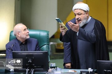 رسایی: دلیل جنگ ضعف مقامات و التماس برای مذاکره بود / ماجرای تذکر به یک رسانه بابت انتشار عکس ترامپ بدون دستان خونین