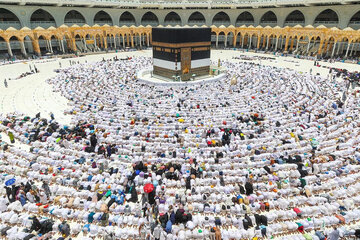 آیا پول واریزی برای سفر حج یا عمره خمس دارد؟