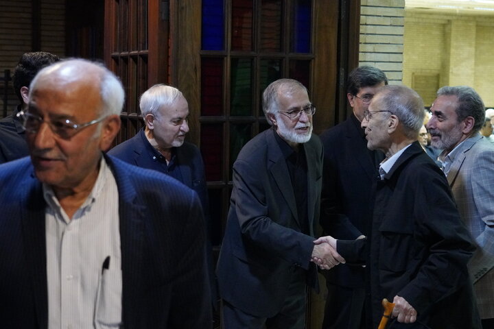 لاریجانی، حسن خمینی، جنتی، هاشمی،  مرعشی، واعظی، جهانگیری و محمدعلی نجفی در یک مراسم