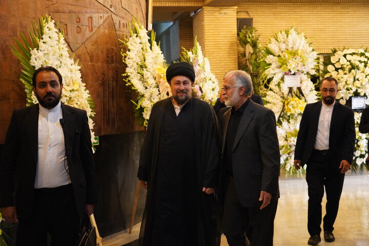 لاریجانی، حسن خمینی، جنتی، هاشمی،  مرعشی، واعظی، جهانگیری و محمدعلی نجفی در یک مراسم