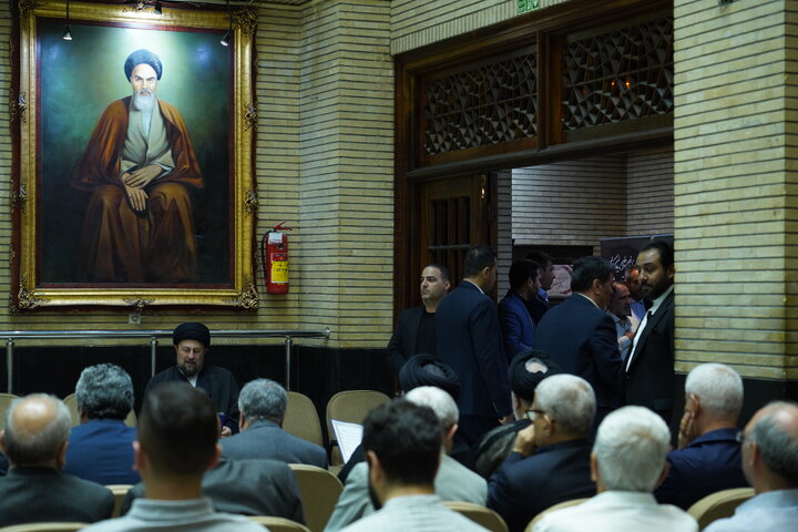 لاریجانی، حسن خمینی، جنتی، هاشمی،  مرعشی، واعظی، جهانگیری و محمدعلی نجفی در یک مراسم