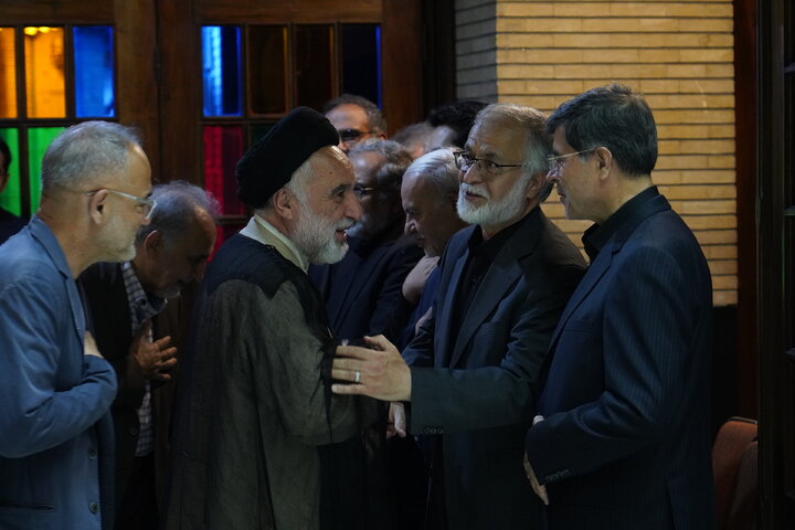 لاریجانی، حسن خمینی، جنتی، هاشمی،  مرعشی، واعظی، جهانگیری و محمدعلی نجفی در یک مراسم