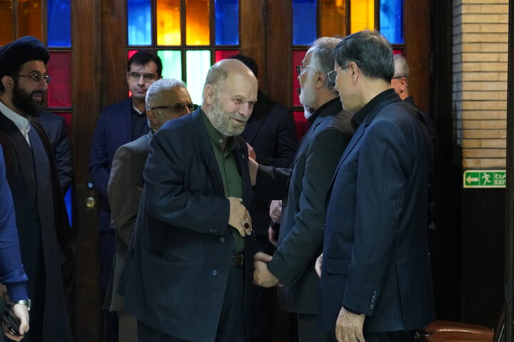 لاریجانی، حسن خمینی، جنتی، هاشمی،  مرعشی، واعظی، جهانگیری و محمدعلی نجفی در یک مراسم