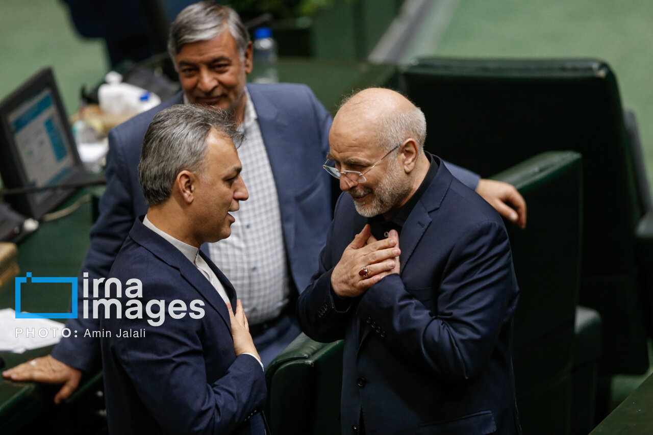 لحظهای که قالیباف رای اعتماد مجلس را گرفت / رییس مجلس در کنار یاران پارلمانی خود