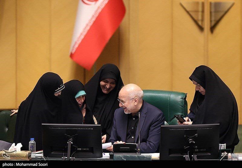 تصویری خاص از قالیباف در روزی که رئیس مجلس شد+ عکس