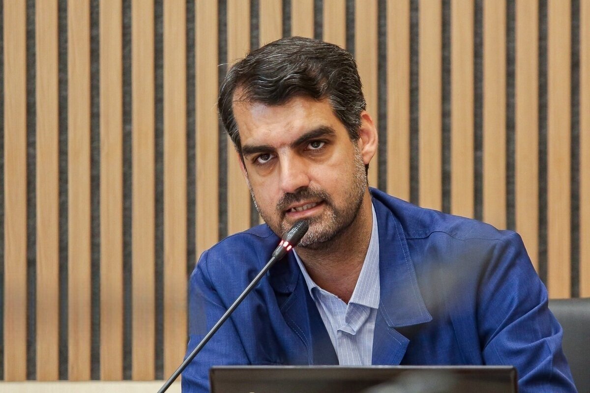 منان رئیسی، یکی از چهرههای سیاسی، نگران وضعیت فعلی کشور و عدم مدیریت آن است و بهطور خاص به وضعیت رهاشدگی و بیدولتی اشاره کرده است. منان رئیسی، یکی از چهرههای سیاسی، نگران وضعیت فعلی کشور و عدم مدیریت آن است و بهطور خاص به وضعیت رهاشدگی و بیدولتی اشاره کرده است.