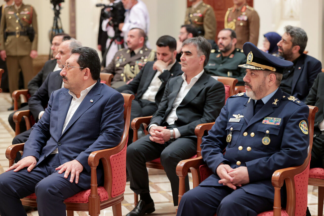 تصاویری از لحظه امضای سند همکاری بین ایران و عمان