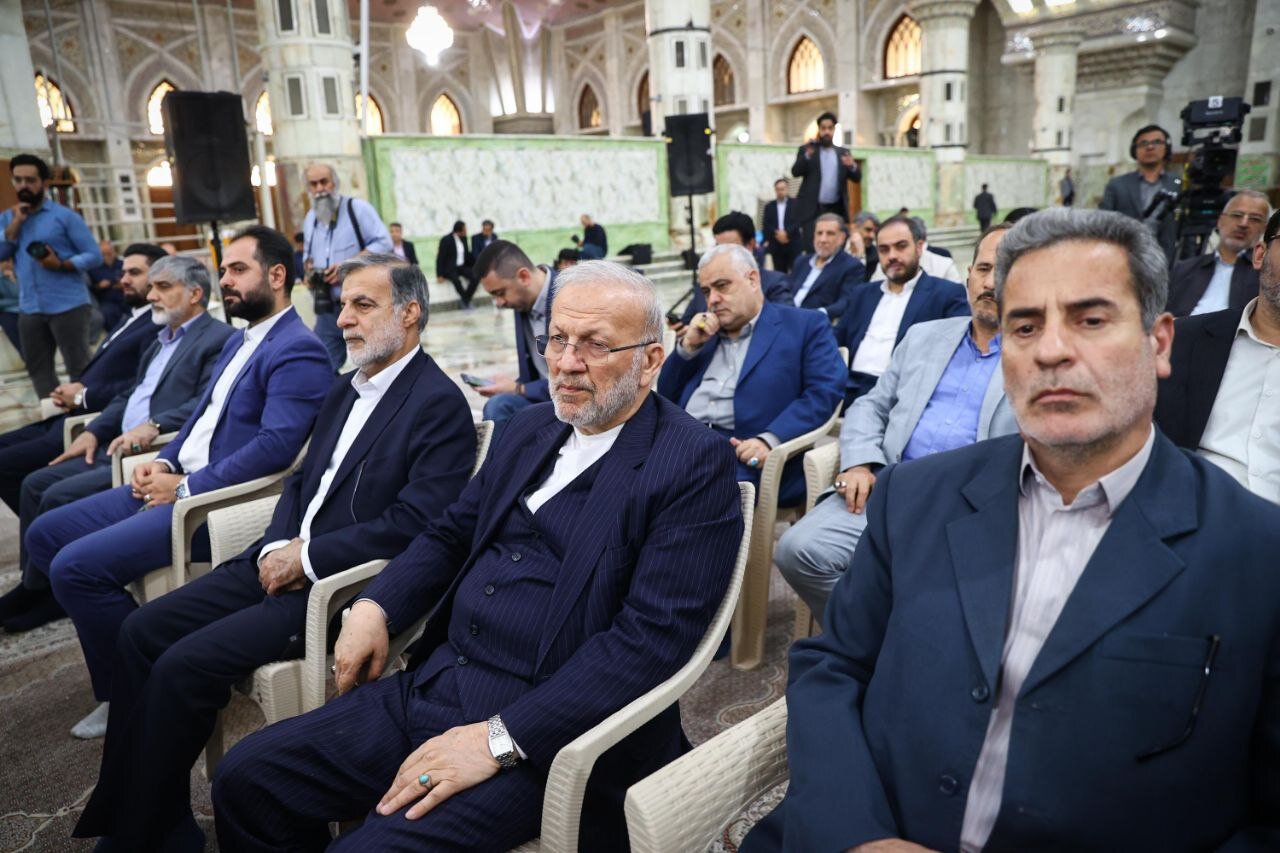 تصاویری از تجدید میثاق نمایندگان مجلس شورای اسلامی با آرمانهای امام خمینی/ صحبتهای در گوشی قالیباف با سید حسن خمینی