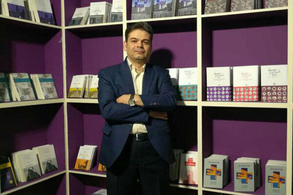 مائو با پیژامه و دهانی که بوی سیر و پیاز میداد به دیدن مقامات عالیرتبه کشورهای دیگر میرفت