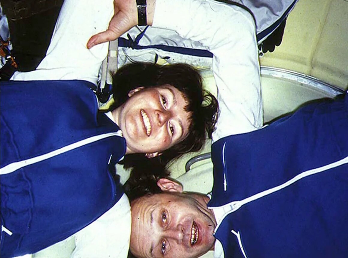 چرا فضا بوی باروت، تخم مرغ گندیده و گوشت سوخته میدهد؟