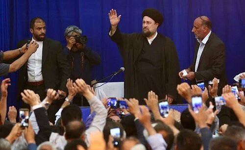 سیدحسن خمینی: عزت گاهی با جنگ پدید می‌آید گاهی با مذاکره، و گاهی مراودات و توافقنامه‌ها/ امید جامعه به مذاکره کنندگان است که بهترین نتیجه را بگیرند