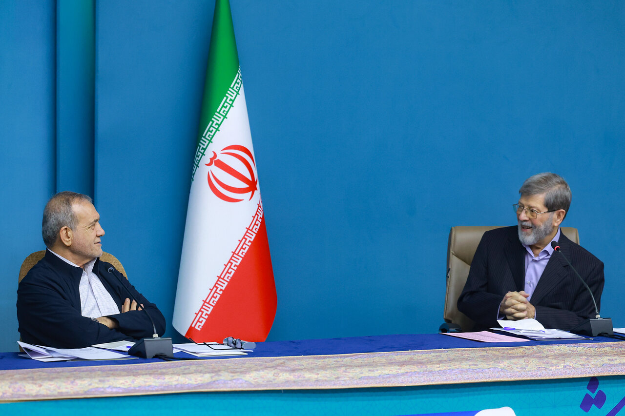 تصاویری متفاوت از مسعود پزشکیان در کنار پزشک رهبر انقلاب