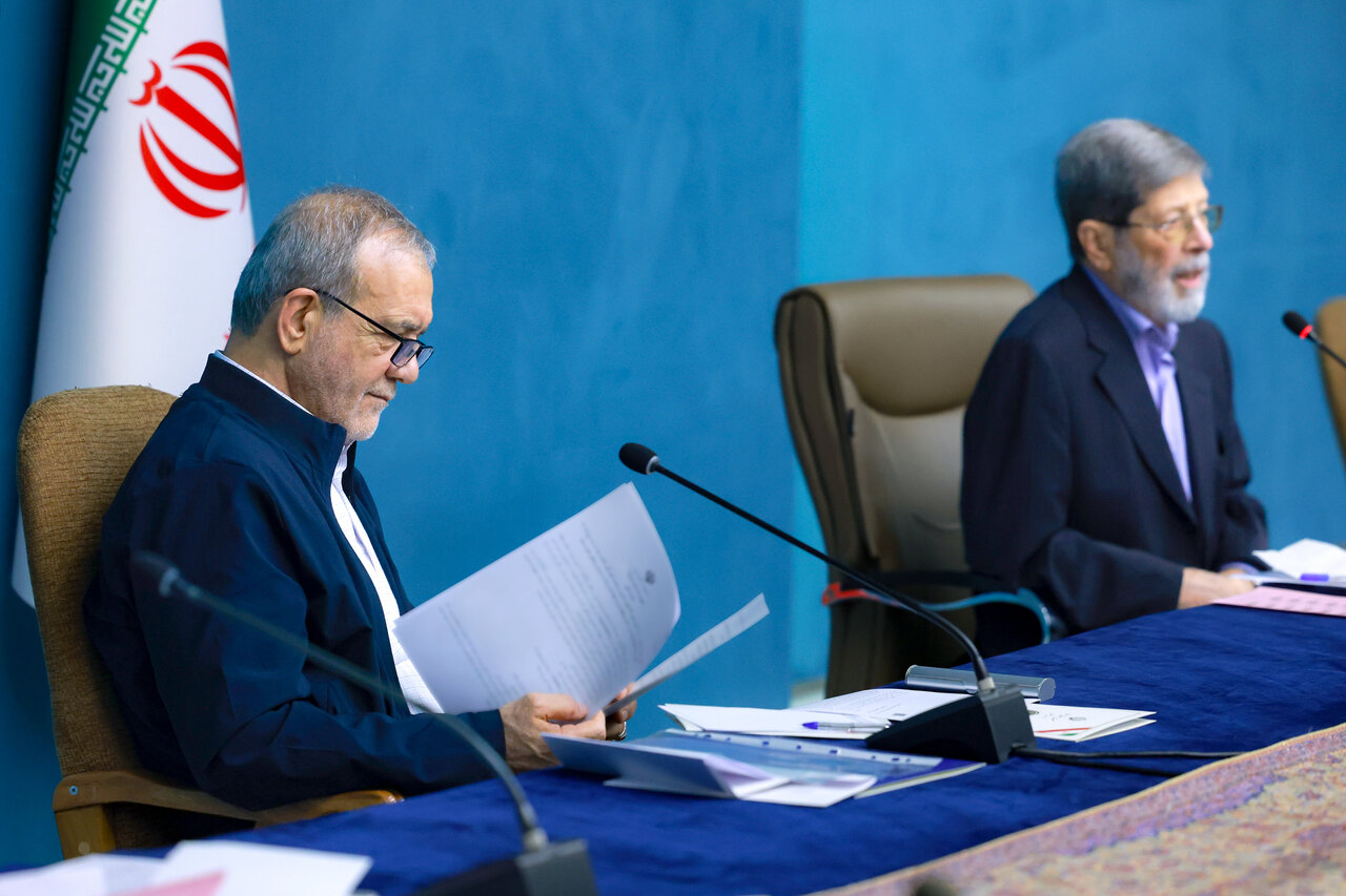 تصاویری متفاوت از مسعود پزشکیان در کنار پزشک رهبر انقلاب