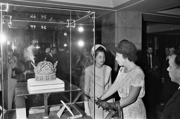 عکس/ محل نگهداری تاج سلطنتی؛ تهران دهه ۴۰ و ۵۰