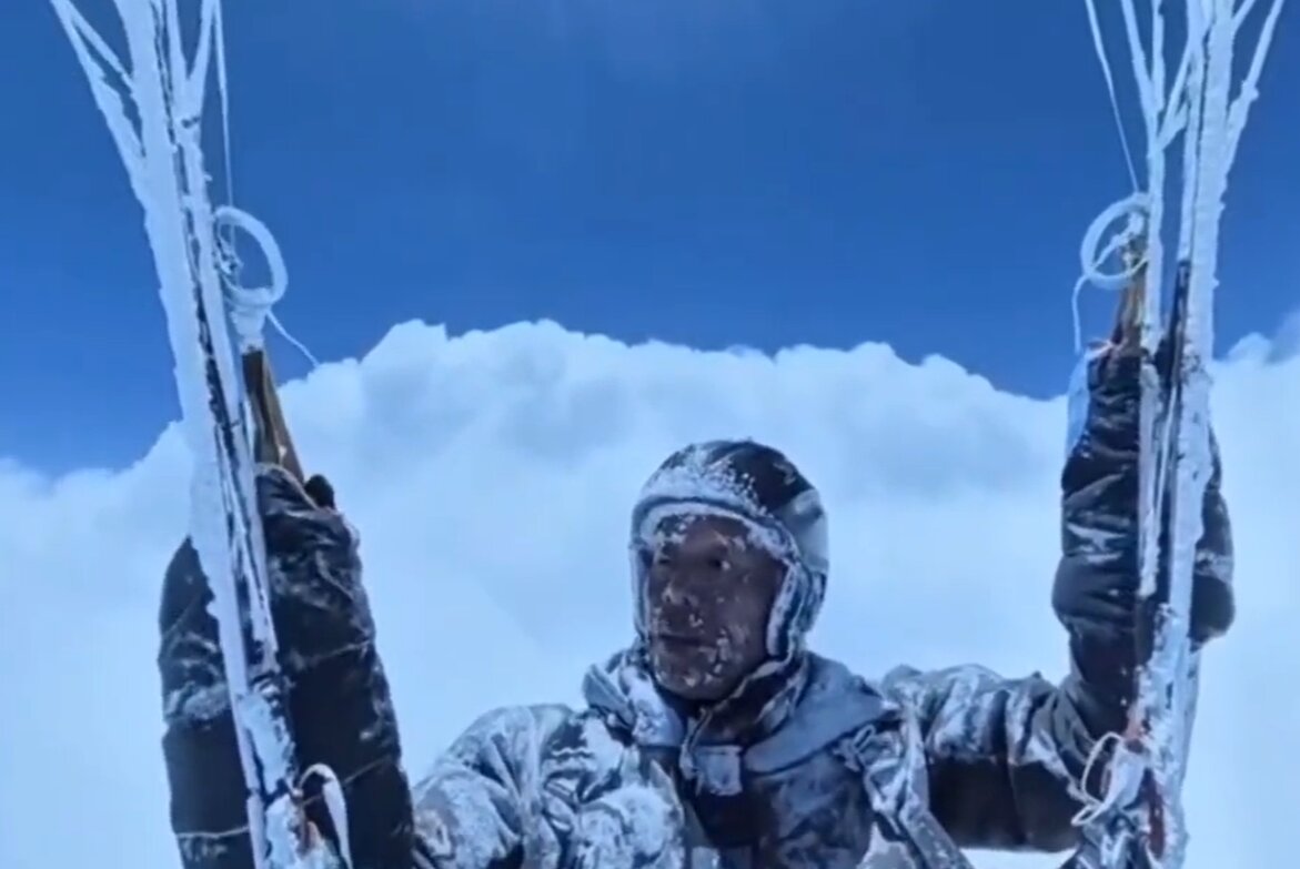 چترباز چینی در هوا یخ زد؛ رکورد عجیب او ثبت نمیشود!/ عکس