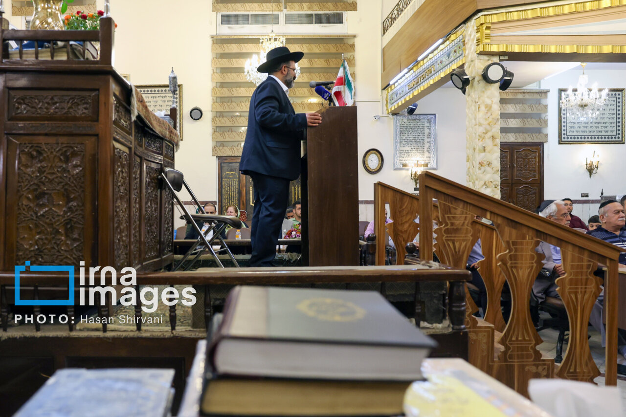 برگزاری مراسم بزرگداشت امام خمینی (ره) در کنیسه یوسف آباد تهران+تصاویر