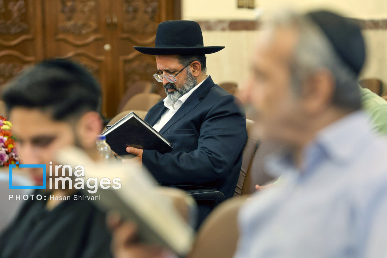 برگزاری مراسم بزرگداشت امام خمینی (ره) در کنیسه یوسف آباد تهران+تصاویر