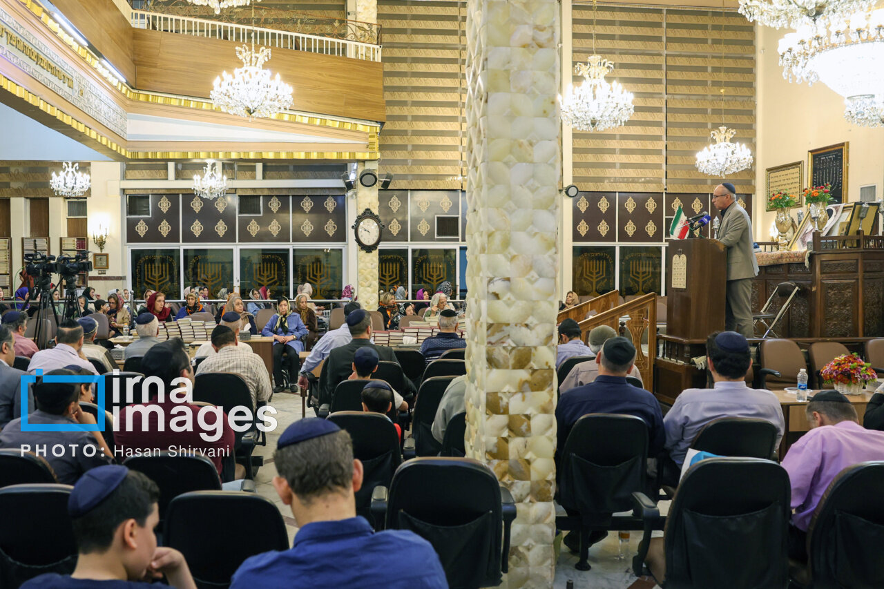 برگزاری مراسم بزرگداشت امام خمینی (ره) در کنیسه یوسف آباد تهران+تصاویر