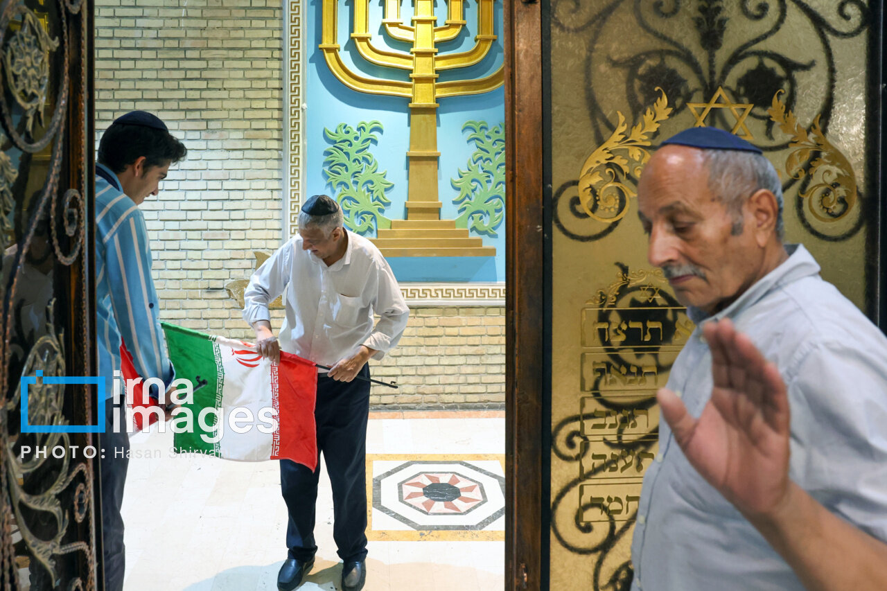 برگزاری مراسم بزرگداشت امام خمینی (ره) در کنیسه یوسف آباد تهران+تصاویر