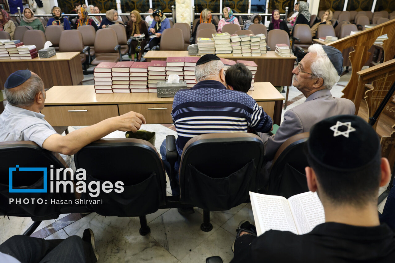 برگزاری مراسم بزرگداشت امام خمینی (ره) در کنیسه یوسف آباد تهران+تصاویر