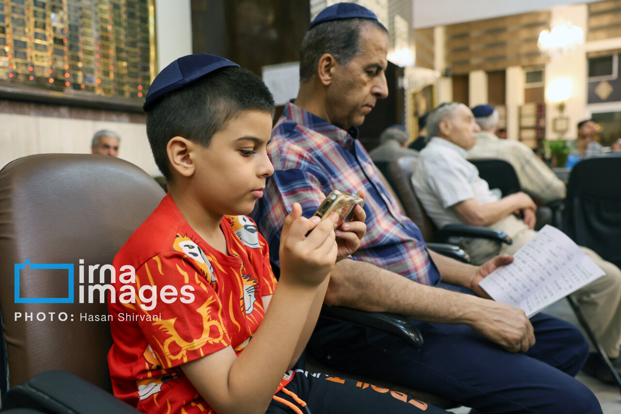 برگزاری مراسم بزرگداشت امام خمینی (ره) در کنیسه یوسف آباد تهران+تصاویر