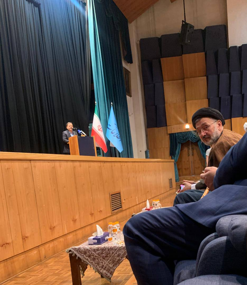 روایت ابطحی از مراسم معارفه رییس جدید روزنامه اطلاعات/ سلفی یادگاری در میان مراسم با چهرههای سیاسی و فرهنگی