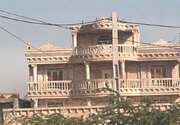 ببینید | لاکچری‌بازی قاچاقچیان در یکی از محروم‌ترین روستاهای جنوب کشور
