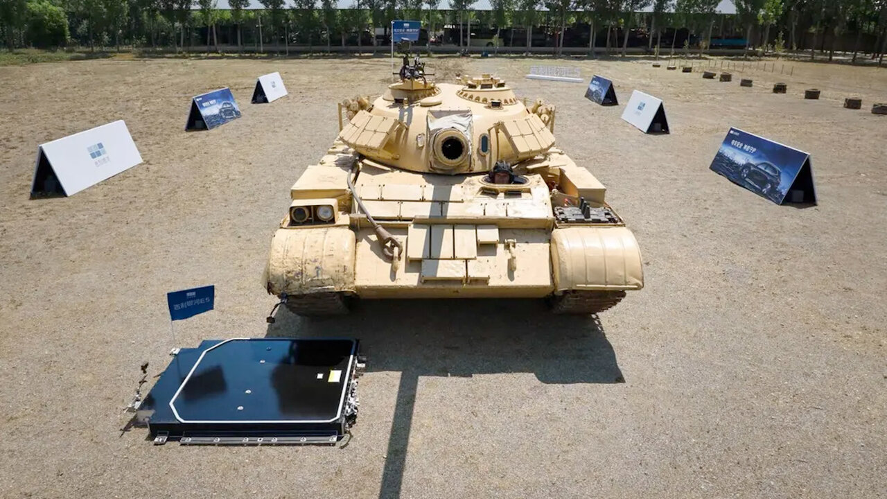 حمله تانک ۳۶ تنی به خودروی برقی / نمایش قدرت زیر فشار سهمگین