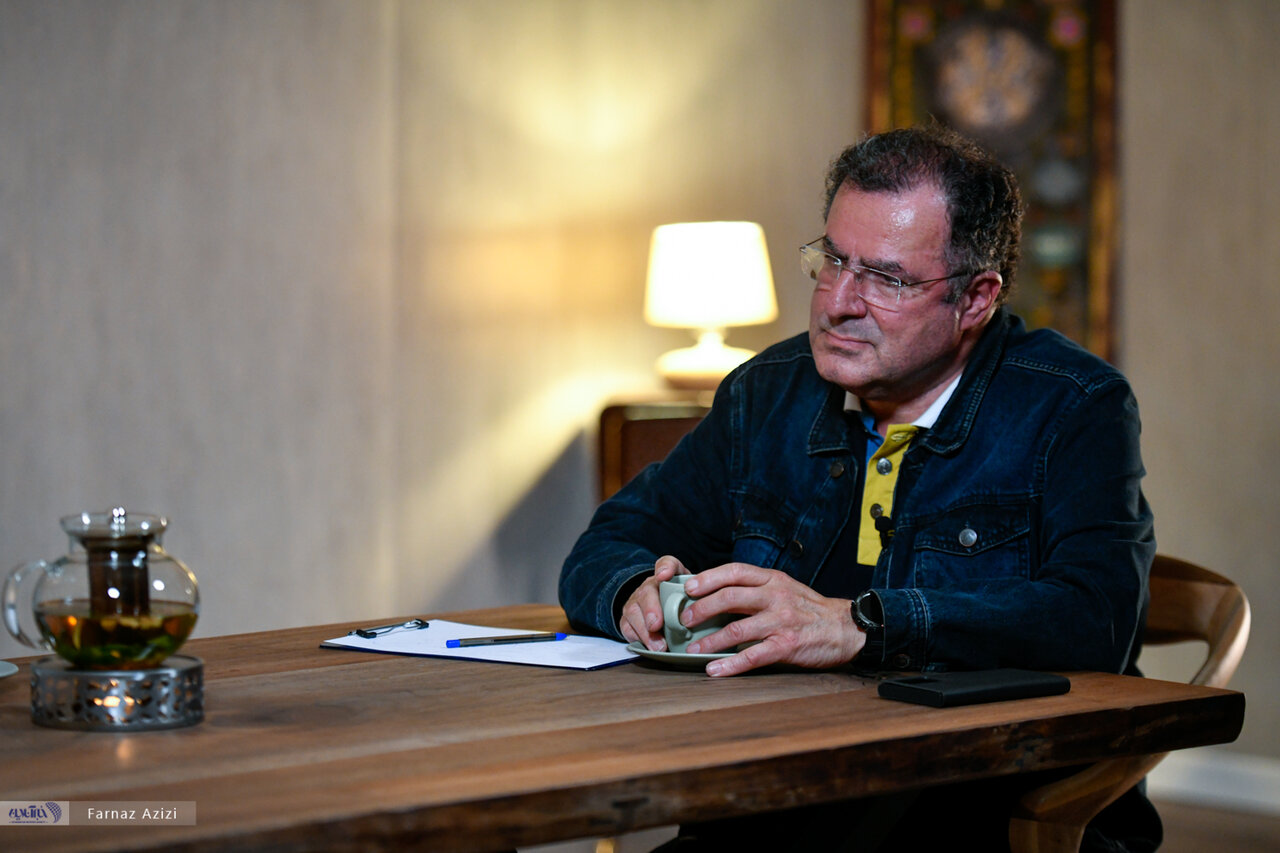 سینماگران به مانند دیگر افراد جامعه، به اعتراضات پرداخته‌اند، اما جشنواره‌ چهاردهه‌ای خود را تنها نمی‌گذارند.