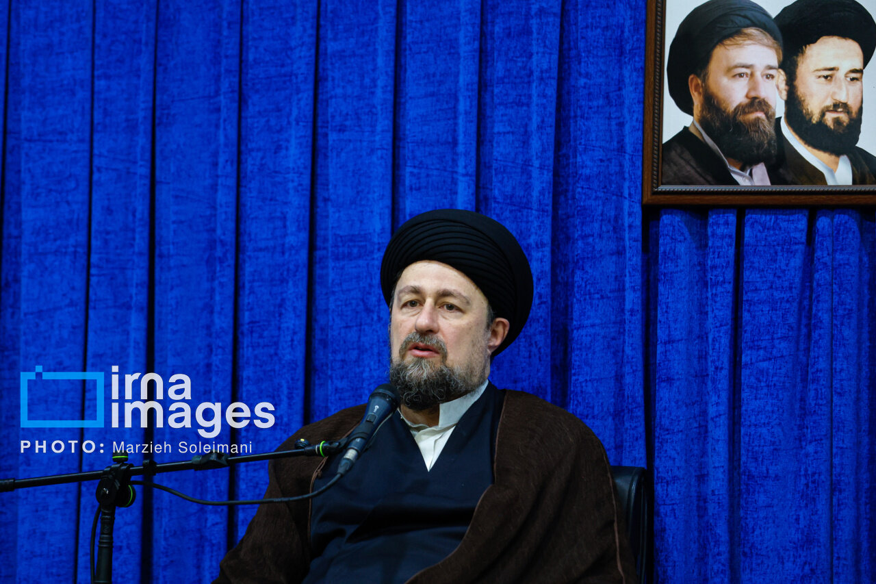 تصاویر تجدید میثاق عراقچی با آرمان های امام در کنار سیدحسن خمینی/ چه افراد دیگری حضور داشتند؟