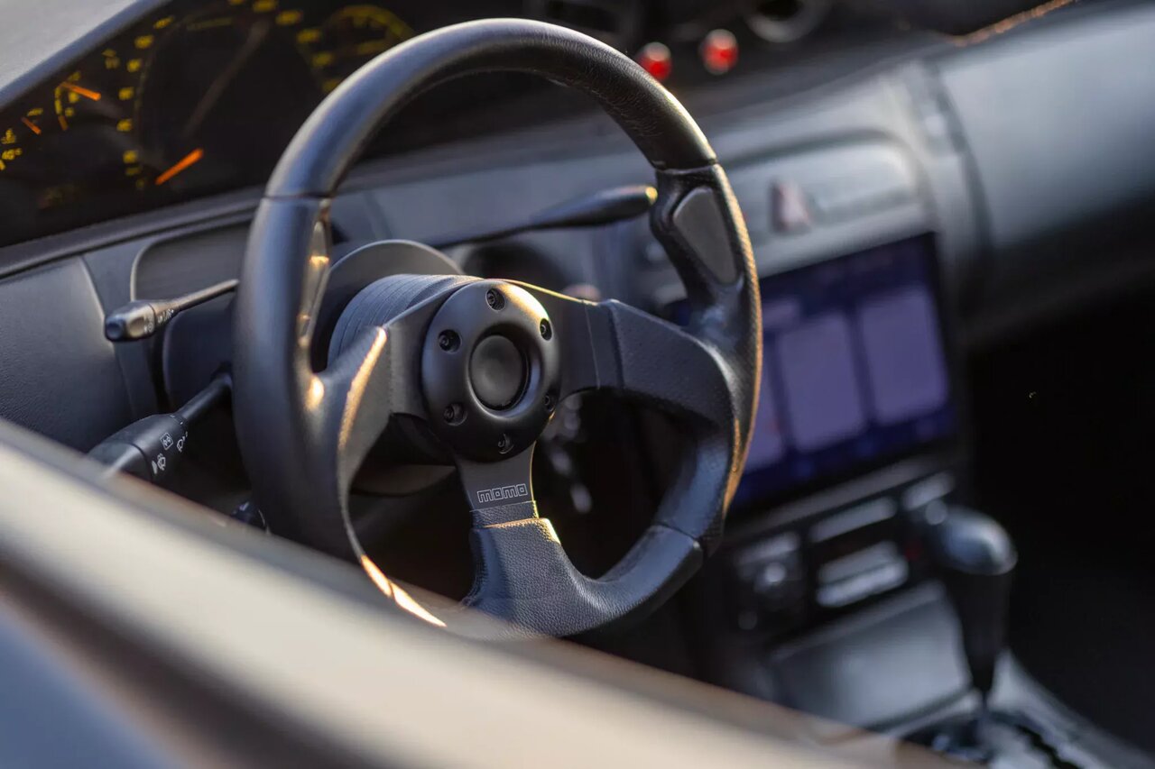 مرسدس بنز با شنل بتمن! / خودرویی که شبیه به یک کابوس است /عکس