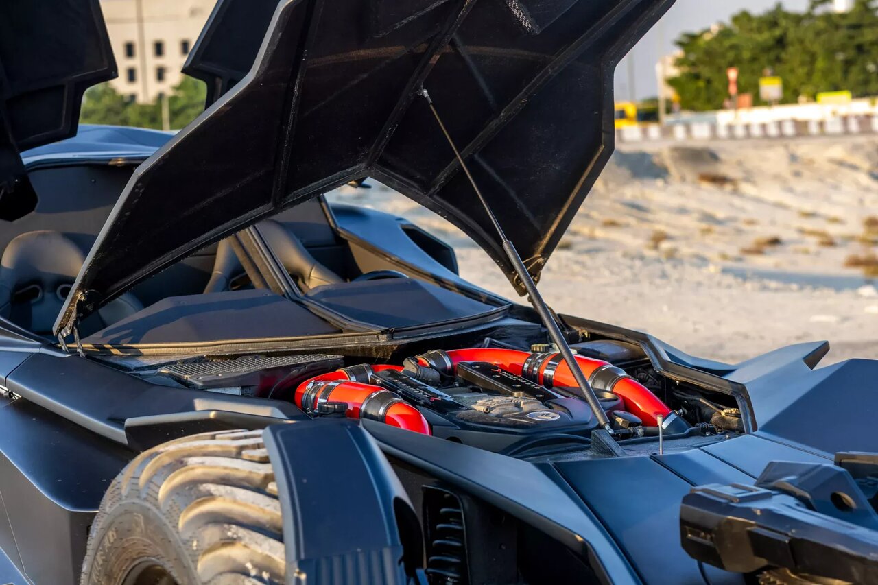 مرسدس بنز با شنل بتمن! / خودرویی که شبیه به یک کابوس است /عکس