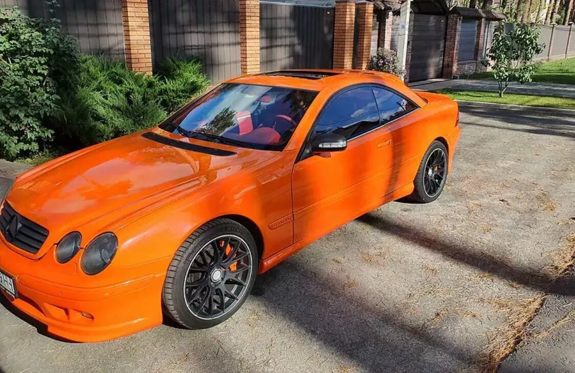 مرسدس بنز با شنل بتمن! / خودرویی که شبیه به یک کابوس است /عکس