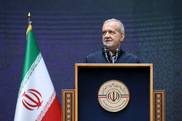 رئیس جمهوری: در تعریف از من غلو شد / با دنیا قصد جنگ نداریم؛ می خواهیم حرف بزنیم ولی زیر بار زور نمیرویم / آمریکا نمی تواند ما را در این وضعیت نگه دارد