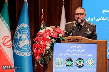 فرمانده نیروی زمینی ارتش: متعهد به برقراری صلح و امنیت در منطقه هستیم/ امروز ولایت فقیه و تبعیت از رهنمودهای ایشان نماد قدم گذاشتن در صراط مستقیم فرمانده نیروی زمینی ارتش: متعهد به برقراری صلح و امنیت در منطقه هستیم/ امروز ولایت فقیه و تبعیت از رهنمودهای ایشان نماد قدم گذاشتن در صراط مستقیم