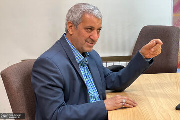 پیشنهادات متفاوت رجایی به پزشکیان؛ دست از رفیقبازی و رودربایستی بردار!/ پزشکیان جرأتی که احمدی نژاد داشت را ندارد