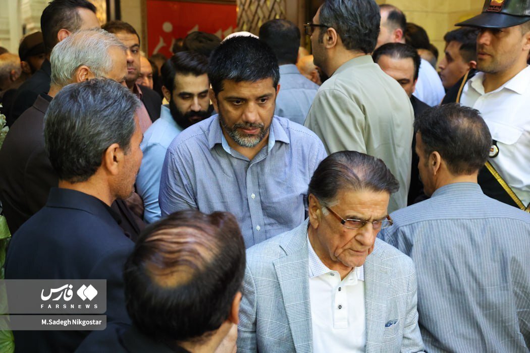 حضور چهره های سیاسی و اقتصادی در مراسم ترحیم پدر علی انصاری